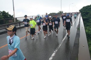 雨にも負けずニライカナイ橋を駆け抜けろ